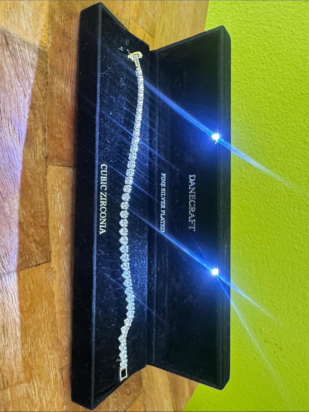 Beautiful Zirconia Tennis bracelet - Picture 3 of 3